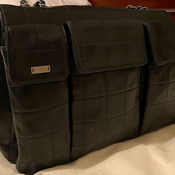 CHANEL HORIZONTAL QUILT MEDIUM BOY BAG - Picture 8 of 16